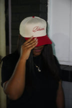 Blessed Cap – Edición Cream & Red Sarie Attire